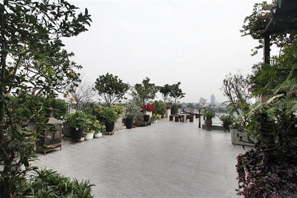 Modern studio apartment in Tu Hoa street with rooftop swimming pool & great view