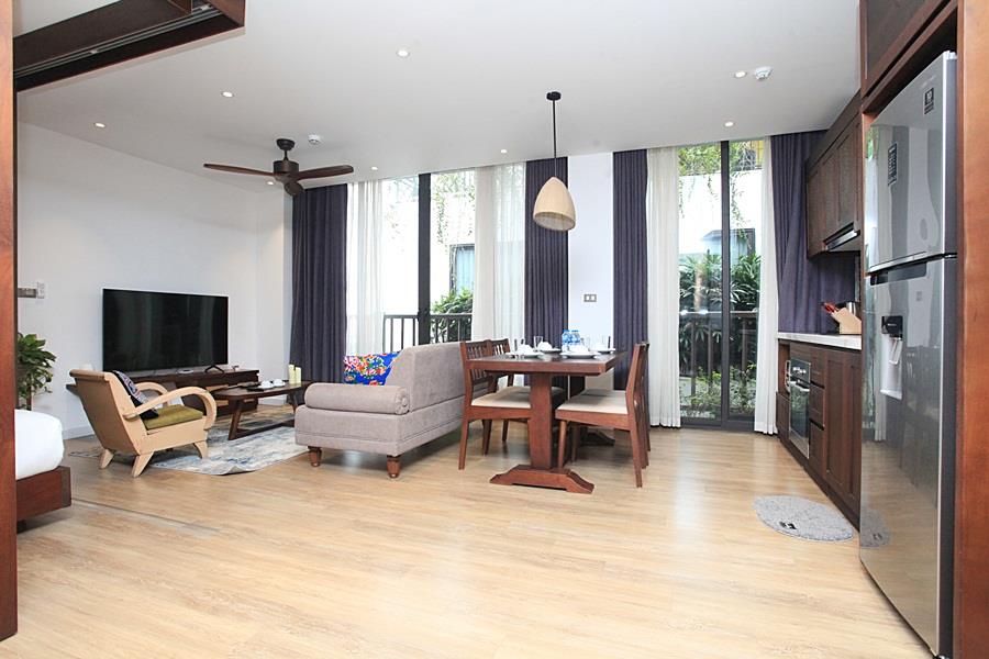 Elegant 02-bedroom apartment in Ly Nam De street, Hoan Kiem, balcony