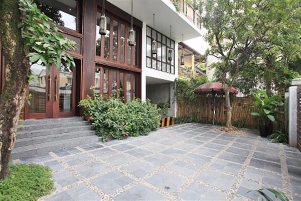 Elegant 02-bedroom apartment in Ly Nam De street, Hoan Kiem, balcony