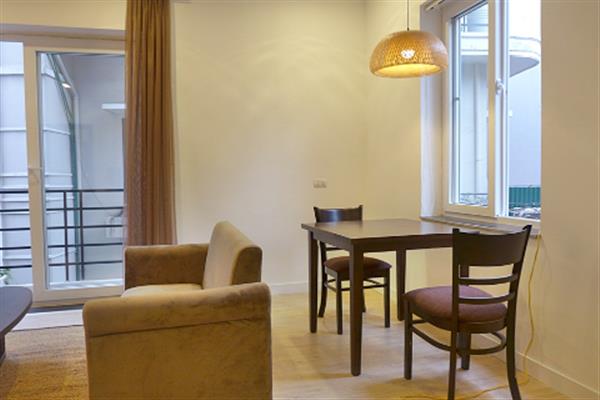 Sparkling, modern 1 bedroom apartment for rent in To Ngoc Van