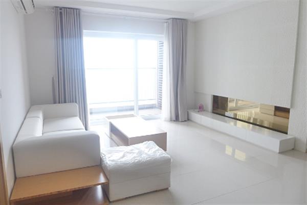 Natural light 3 bedroom apartment for rent in Golden Palace
