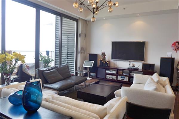 Corner luxury 4 bedroom apartment for rent in Indochina Plaza Hanoi