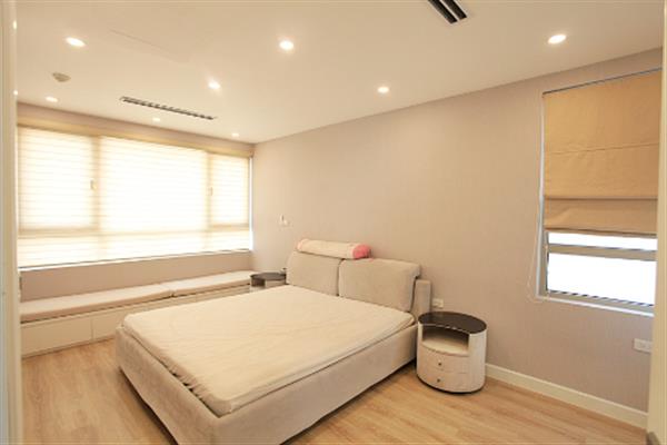 Luxurious duplex 4 bedroom apartment for rent in Mandarin Garden