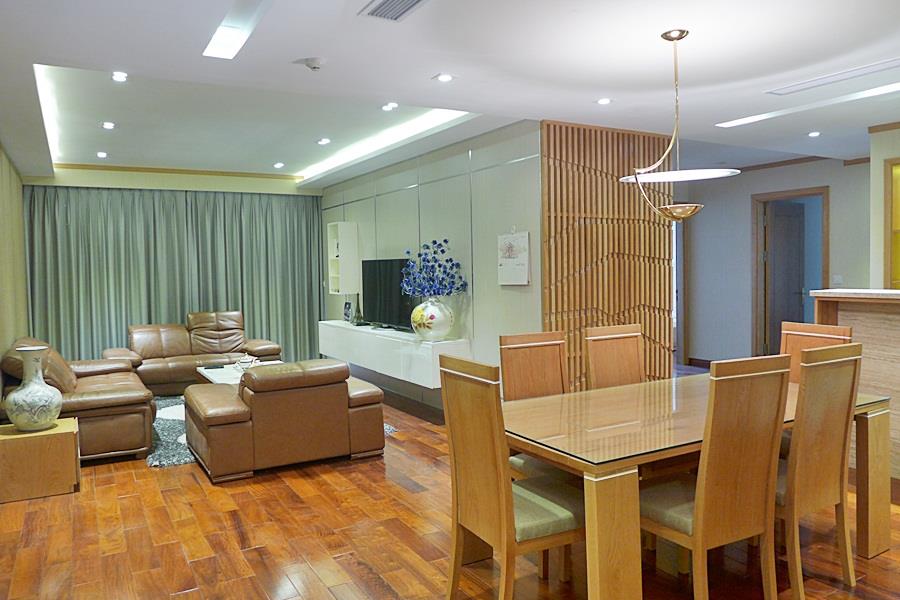 Luxury & spacious 3 bedroom apartment for rent in Mandarin Garden