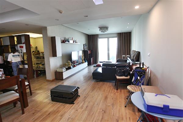 A lovely 3 bedroom apartment in Mandarin Garden with city view