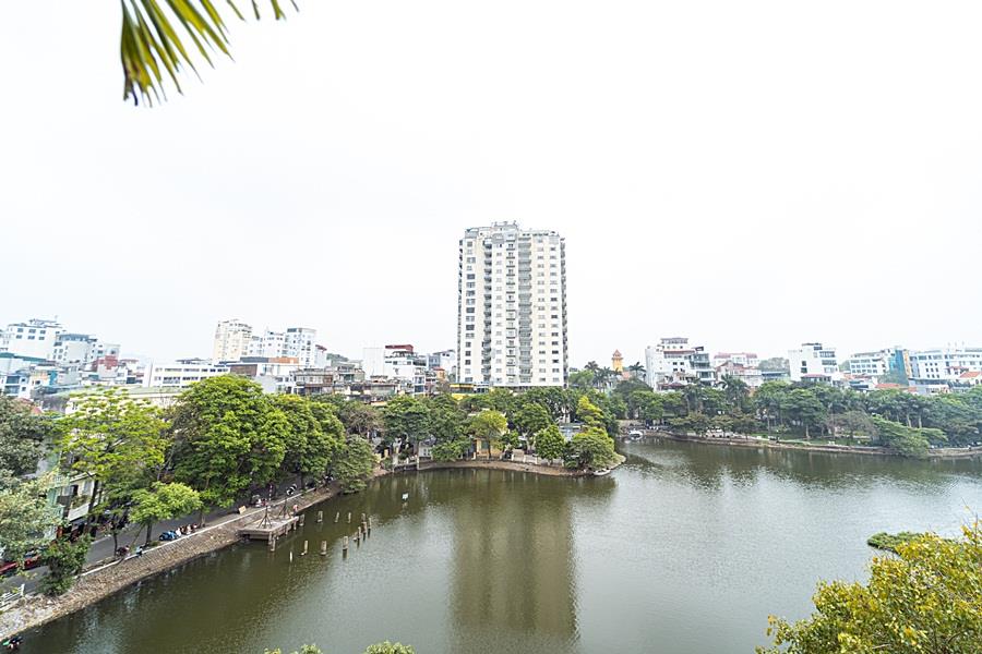 Spacious 3 bedrooms apartment with lake view and balcony in Truc Bach