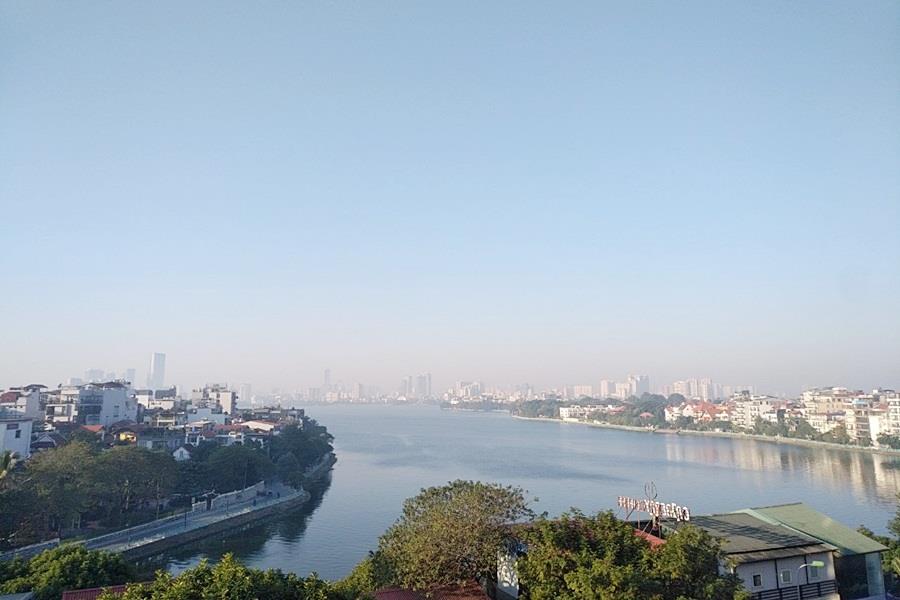 Lake view & spacious 2 bedroom apartment for rent in Xuan Dieu street, Hanoi