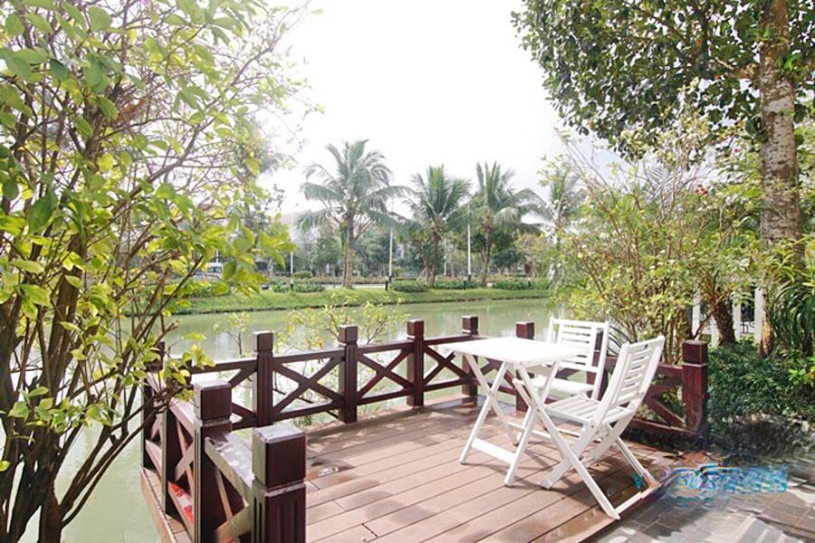 Vinhomes Riverside: Peaceful 04 bedroom villa with river access in Hoa Sua. nice gadern