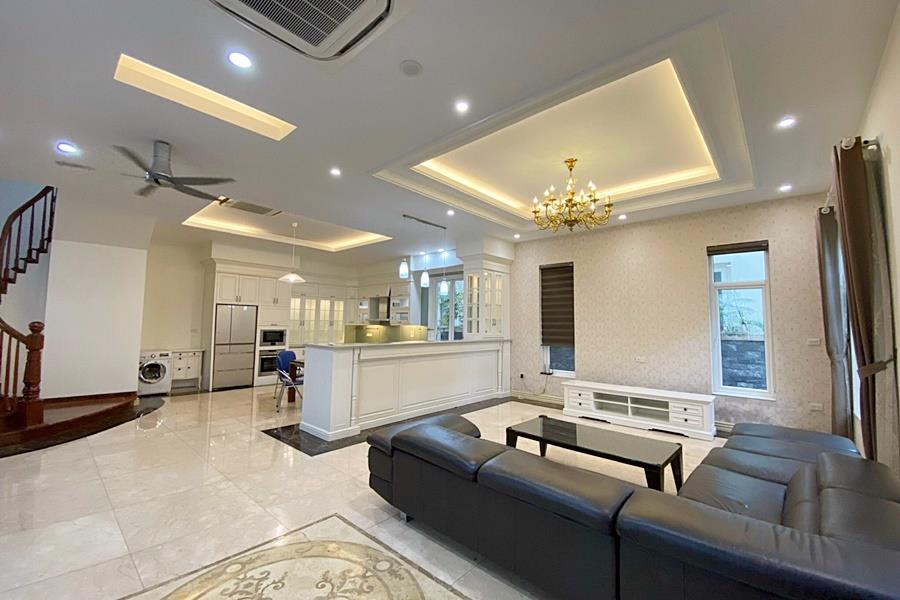 Vinhomes Riverside: Fully furnished 03 bedroom villa in Hoa Phuong, river access.