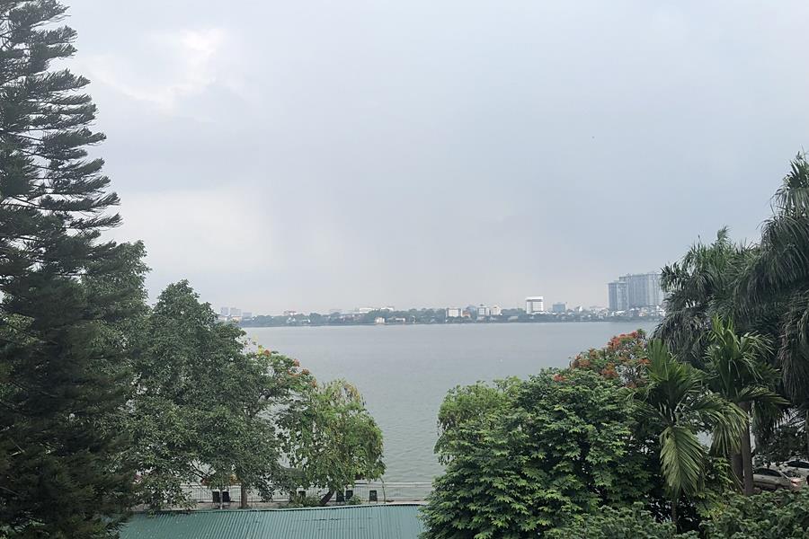 Lake view 2-bedroom apartment with nice balcony in Dang Thai Mai, Tay Ho, Ha Noi