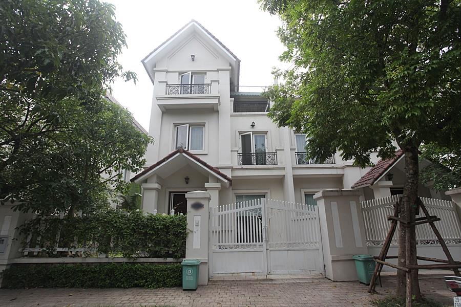 Vinhomes Riverside: Modern & Spacious 04-bedroom villa at Hoa Sua 11, river access