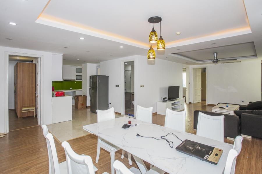 Ciputra: Modern 3-bedroom apartment on high floor of G3, good price
