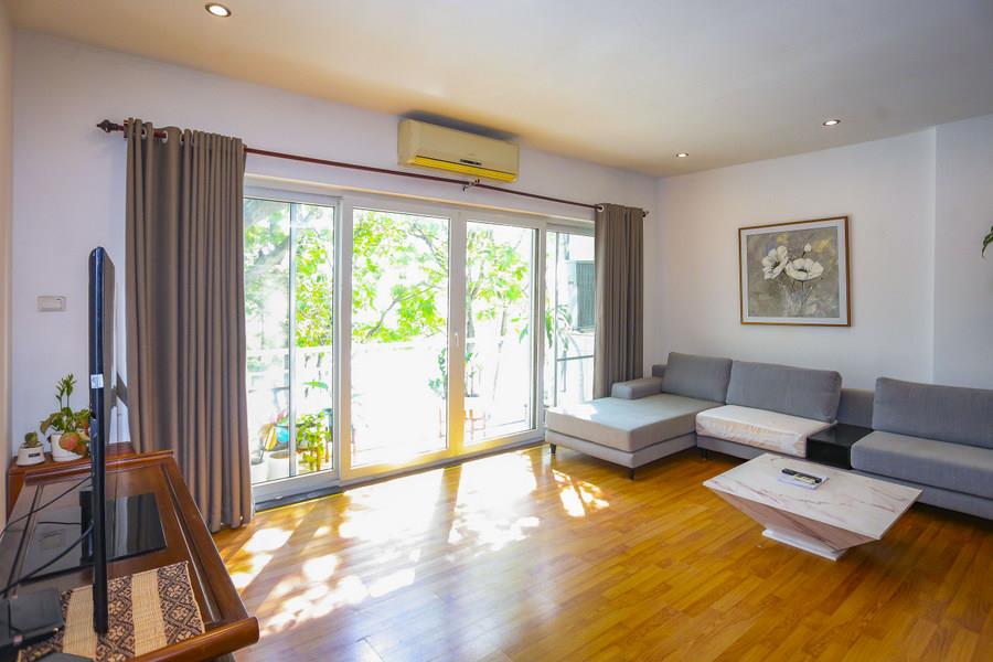 Modern 3-bedroom apartment with lake view on Tran Vu Street