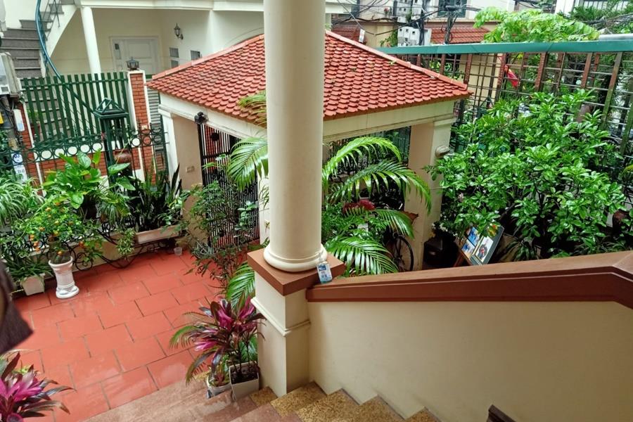 French Style Villa for rent in Tay Ho, Hanoi with nice courtyard & garden