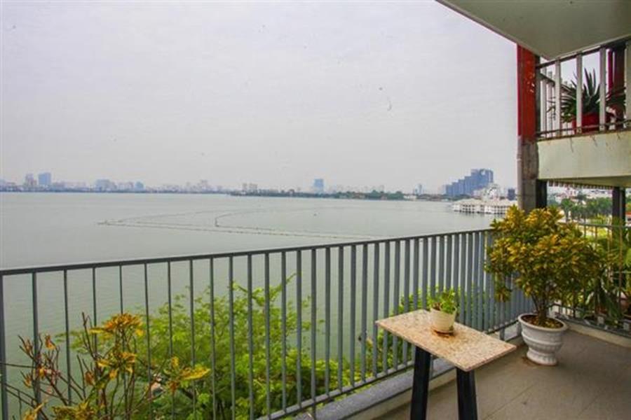 Spacious modern 2-bedroom apartment to rent in Vu Mien, Lake view