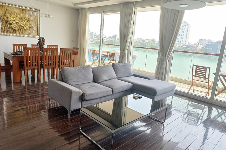 West lake view high floor 3-bedroom apartment to rent on Quang An street