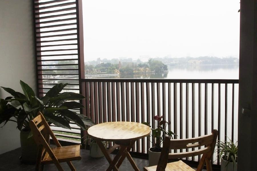 Beautiful lake view 02 bedroom apartment for rent in Yen Hoa street, Tay Ho dist
