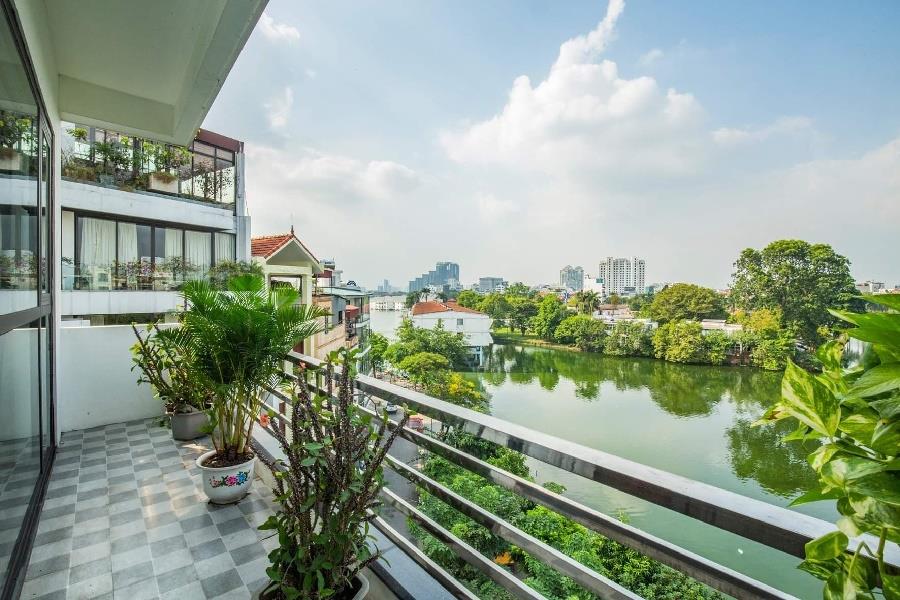 High floor 2-bedroom apartment with amazing lake view in Vu Mien ( Yen Phu Village )