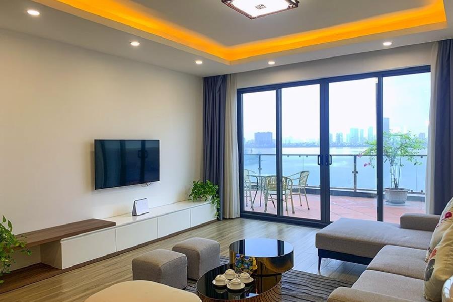 West lake front 2-bedrooms apartment on Xuan Dieu street, huge balcony car access