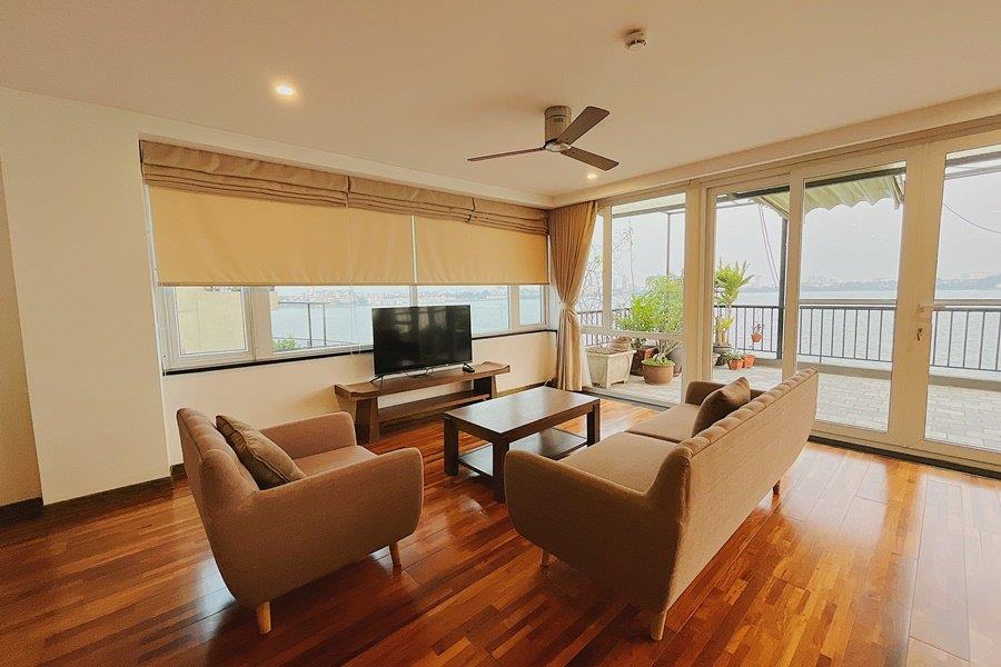 Lake front, High quality 3 bedroom apartment in Quang Khanh St