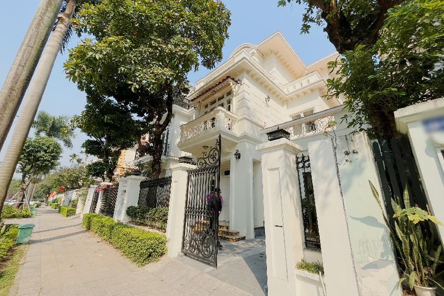 Newly renovated 5-bedroom house in C block Ciputra