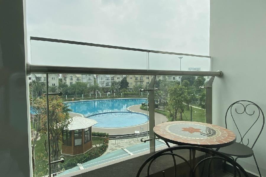 Vinhomes Symphony: Swimming pool view 03 bedroom apartment with balcony