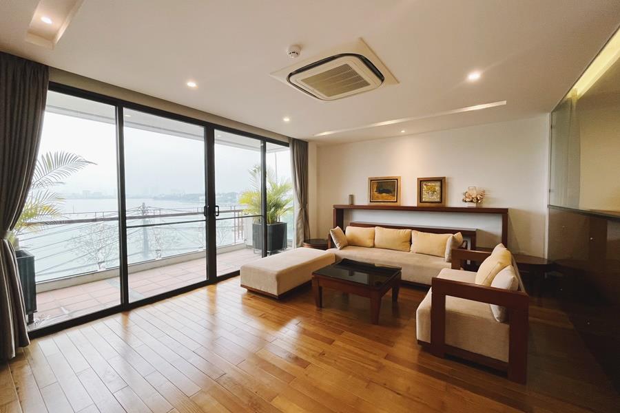 Lake view 2 bedroom apartment for rent in Xuan Dieu, balcony