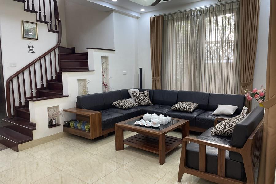 Vinhomes Riverside: 3 bedroom villa in Hoa Phuong, fully furnished