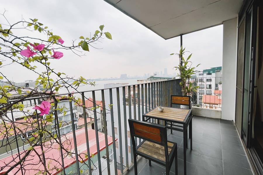 Spacious & lake view 02 bedroom apartment on Xuan Dieu, balcony and high floor