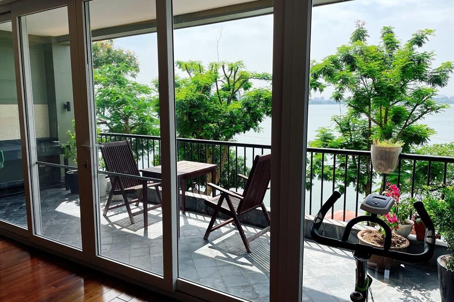 Beautiful lake view 03 bedroom apartment for rent in Quang Khanh, nice balcony