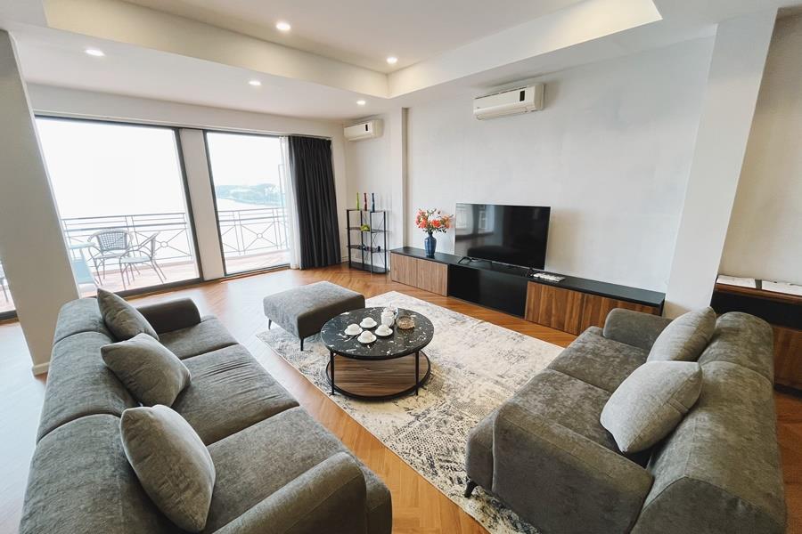 Panoramic Westlake view 03 bedroom apartment to lease on Xuan Dieu st, balcony