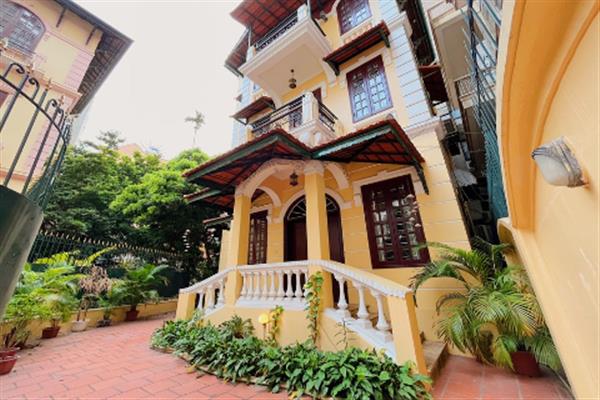 Spacious and big court yard house with 3 bedrooms in To Ngoc Van street
