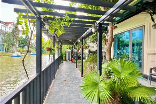 Luxury villa with 3 bedrooms in Vinhomes Riverside