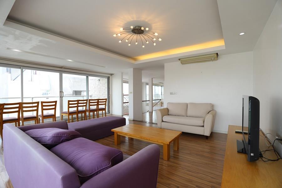Duplex Penthouse 03 bedroom apartment for rent in Ba Mau Lake, beautiful view