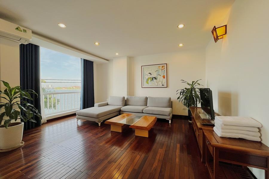 Bright 3 bedroom apartment in Quang Khanh str with lake view