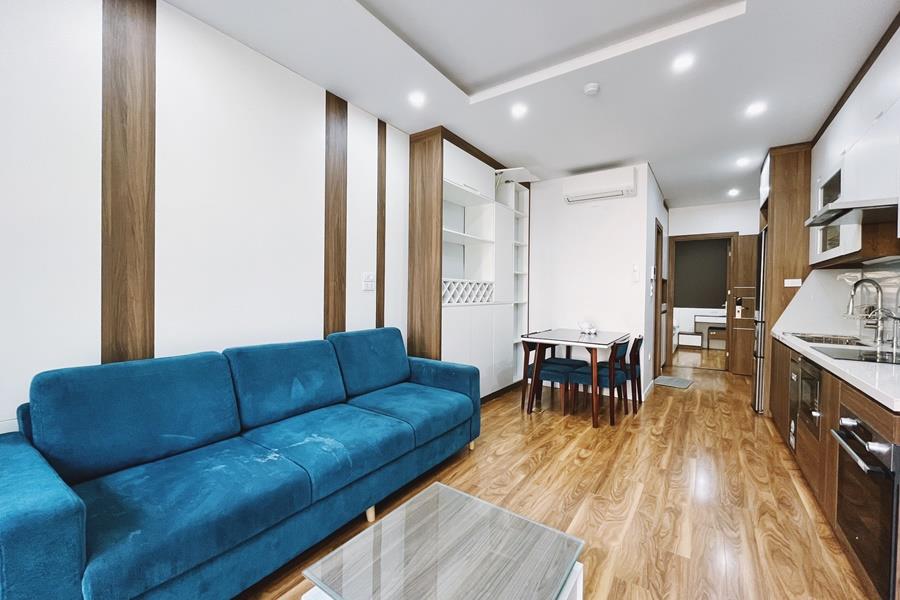 Fully-furnished 1 bedrooms apartment for rent on Tay Ho street