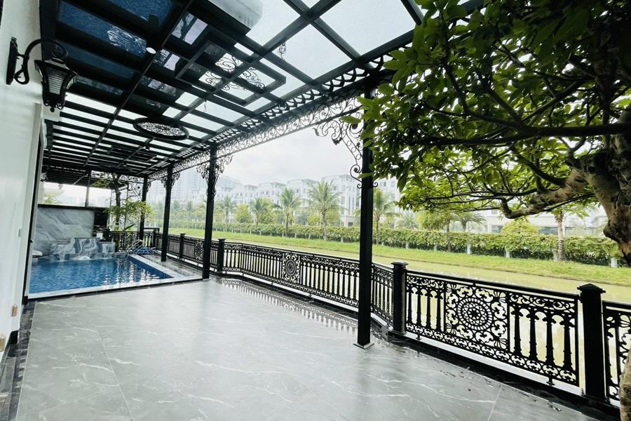 Luxury Villa with pool, elevator in Vinhomes Long Bien, River access