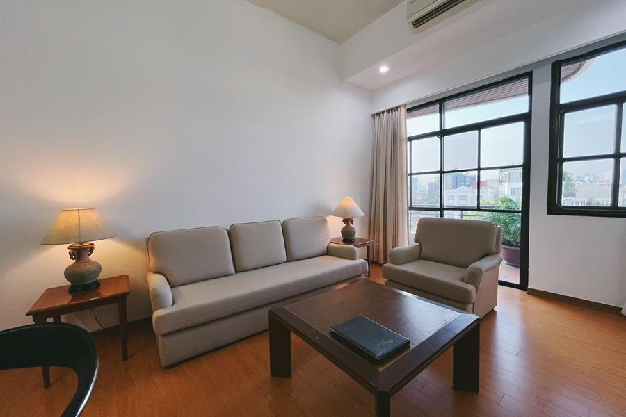 Oriental Palace: Furnished 2-bedroom serviced apartment, pool and gym