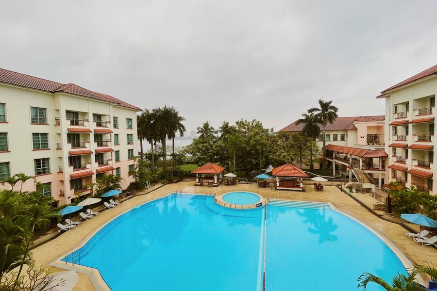 Diamond Westlake Suites Hanoi: Westlake view 02BRs apartment Villa with nice balcony