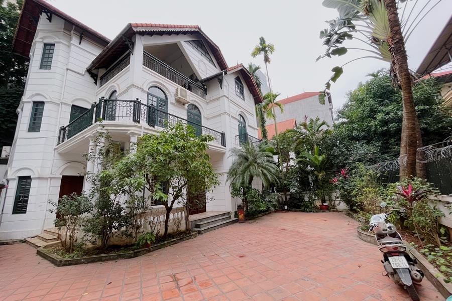 Spacious Villa with Swimming pool in the heart of Tay Ho, 5 bedrooms