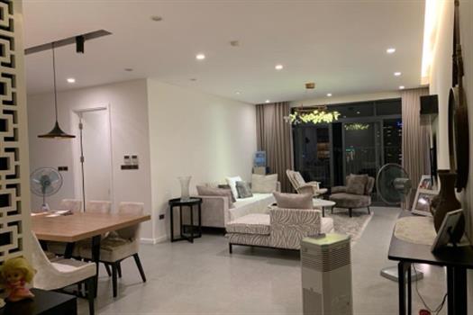 Modern style apartment for rent at Platinum Residences Ha Noi, 3 bedrooms, lake view.