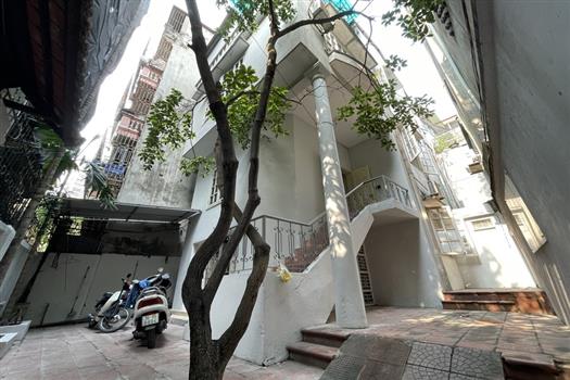 Non-furnished 04-floor house in Ba Dinh, near Ho Chi Minh Mausoleum