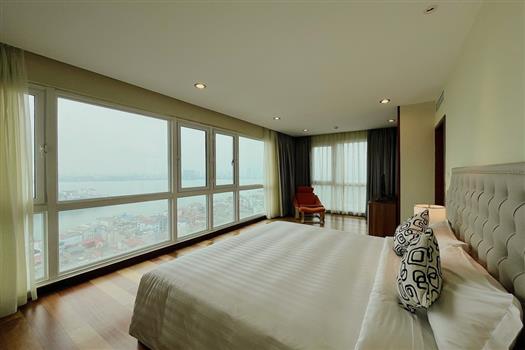 Fraser Suites: Large and modern duplex in Xuan Dieu with lake view