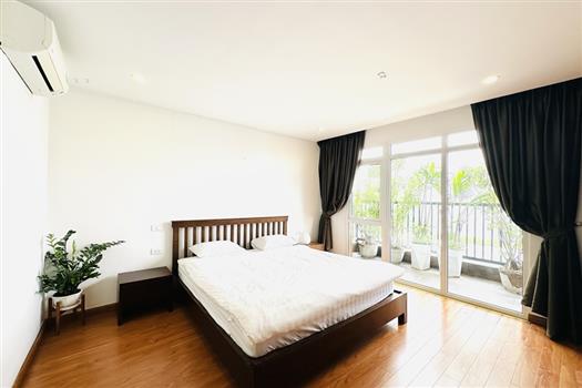 Elegant 3 bedroom apartment for rent on Tu Hoa Str