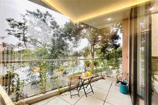 Stunning 1 bedroom apartment with lake view for rent in Tu Hoa, Westlake