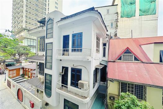 Live The West Lake Street Life: Large 4 Bed Rooms  Apartment with Cleaning & Utilities Included