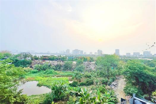 Peaceful Garden and West Lake View 2Bedrooms Apartment In Xuan Dieu, Tay Ho