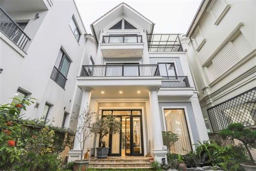 Magnificent 4 bedroom villa with high-end furnishings at Vinhomes Riverside