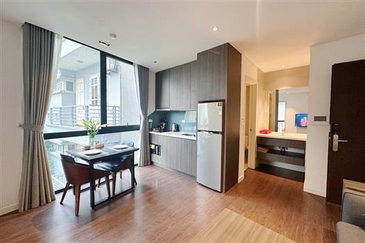 For rent: Luxurious one bedroom apartment with bathtub in Tay Ho district