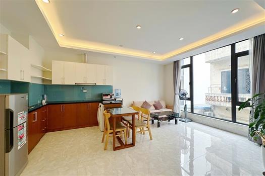 For rent: 2 bedroom apartment with airy balcony and lake view in Dong Da district